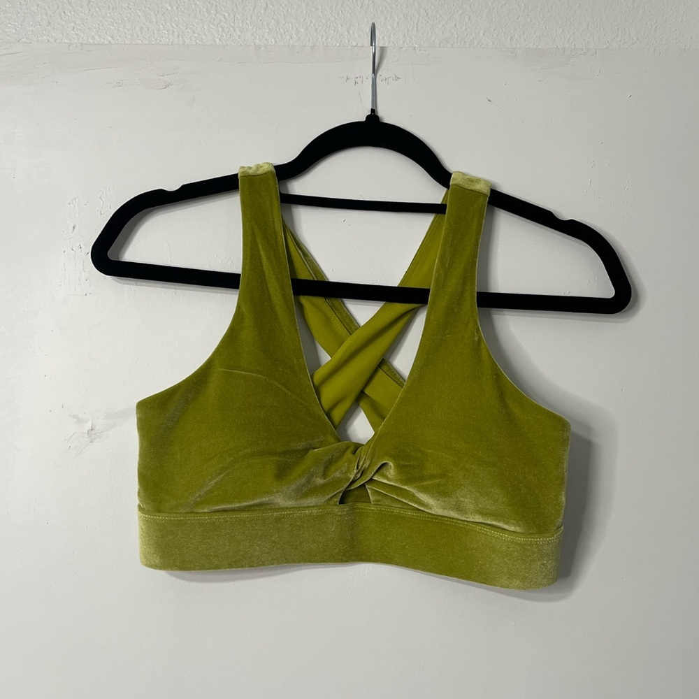 Fabletics velvet green sports bra | size small